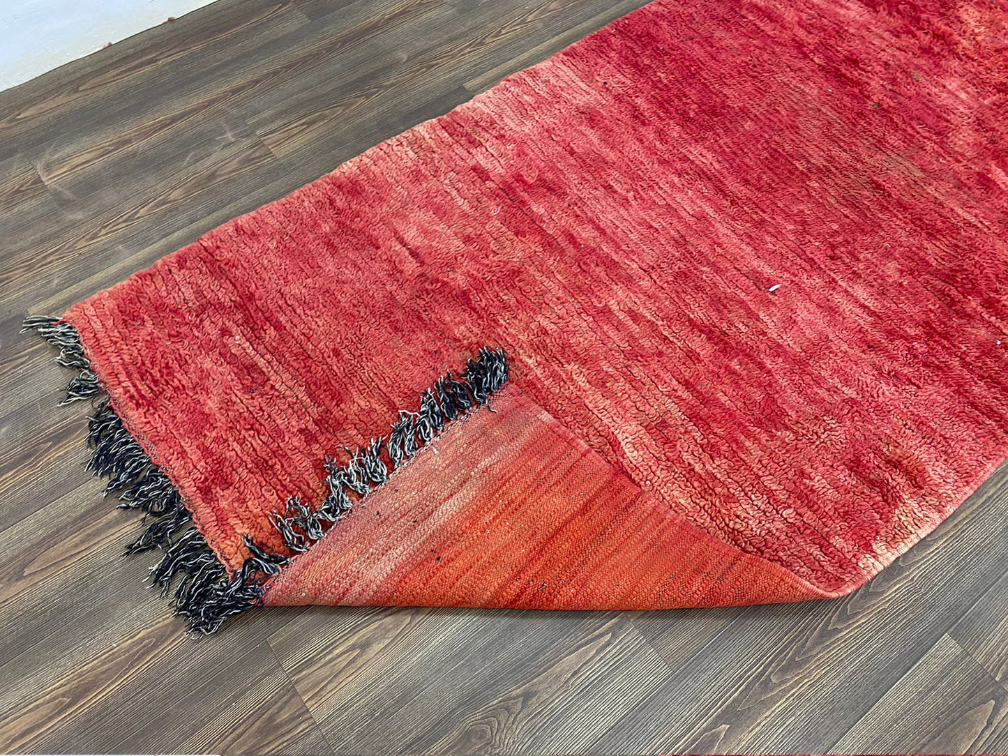 Tapis berbère vintage solide 4x9, tapis marocain en laine rouge délavé.