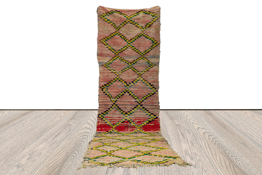 Tapis à poils longs wonen étroit berbère de 3 x 10 pieds, tapis de coureur étroit vintage marocain.