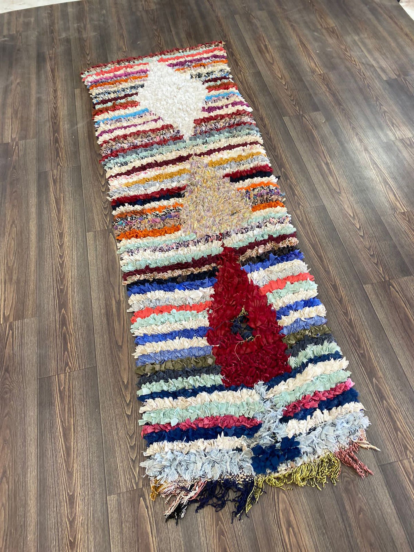 Tapis berbère vintage Boucherouite à couloir étroit, 2x7 pieds, vieux tapis.