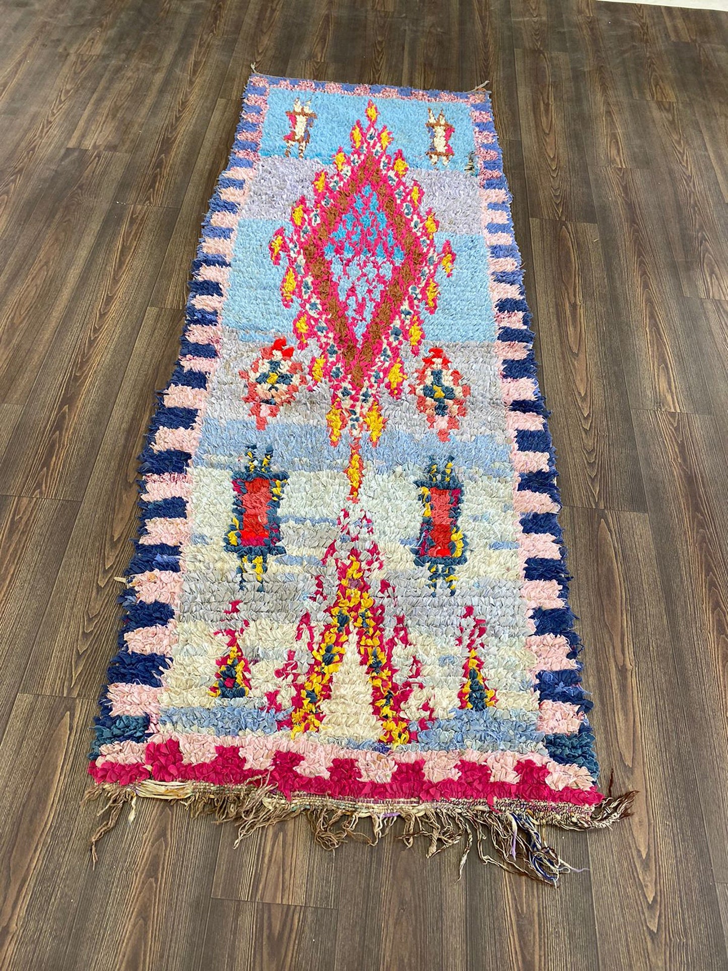 Tapis berbères uniques de 3 x 8 pieds, tapis de couloir étroit vintage marocain.