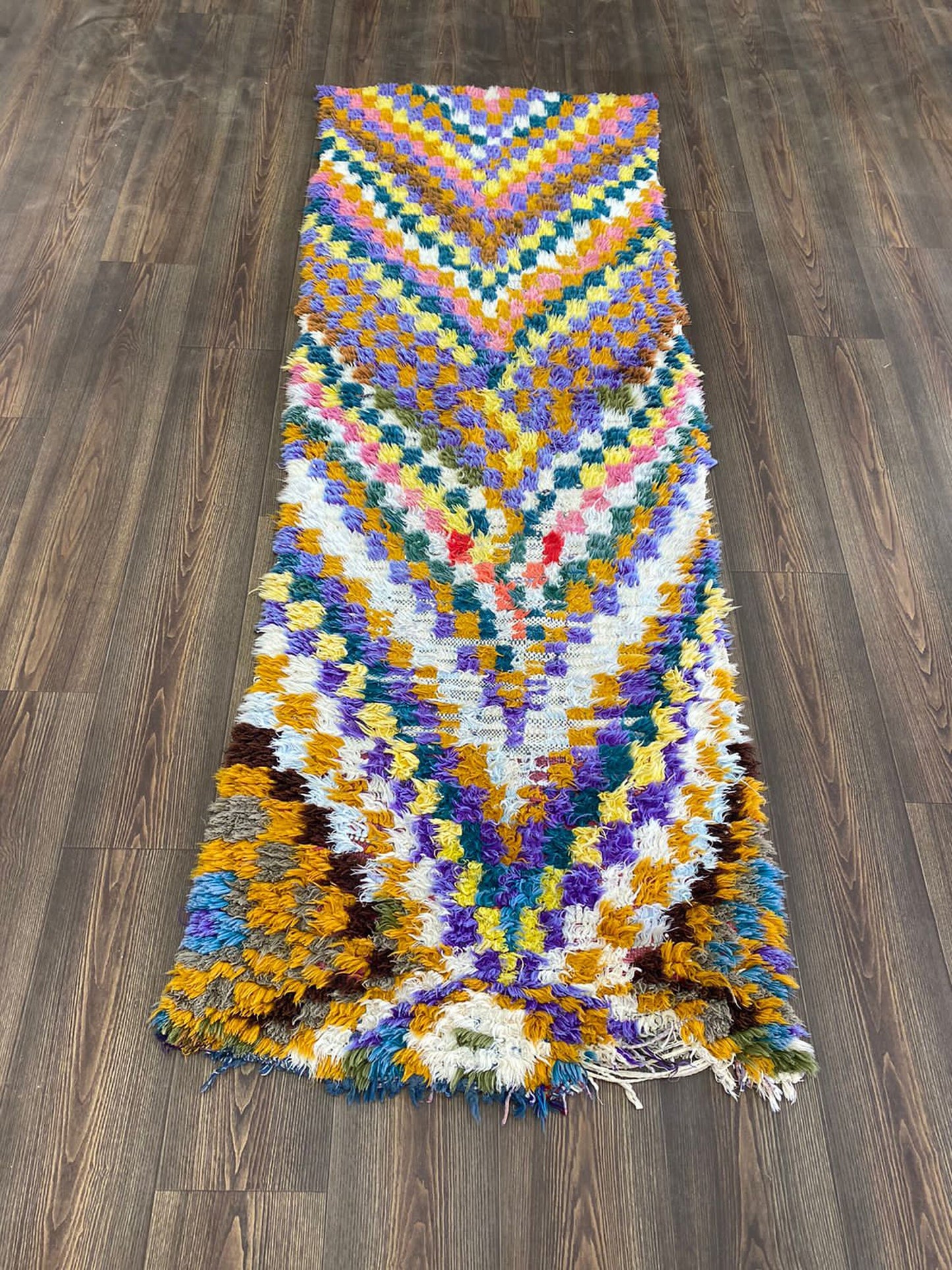 Tapis marocain à damier étroit 3x7 pieds, tapis à carreaux colorés.