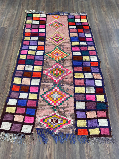 Tapis marocain de petite taille 4 x 7 pieds, tapis berbère vintage rare.