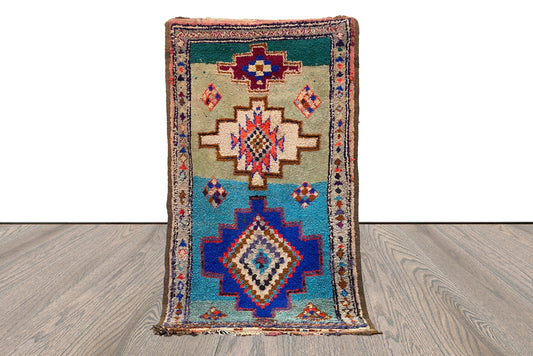 Tapis vintage unique de petite taille 7x4, tapis berbères marocains colorés.