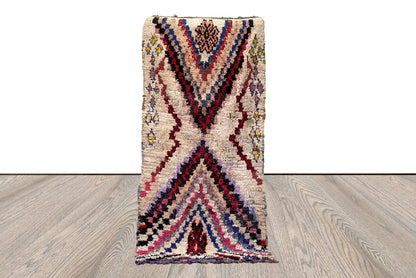 Tapis à chevrons marocain vintage 3x7 de petite taille, tapis shag berbère Boucherouite.