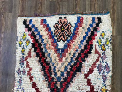 Tapis à chevrons marocain vintage 3x7 de petite taille, tapis shag berbère Boucherouite.