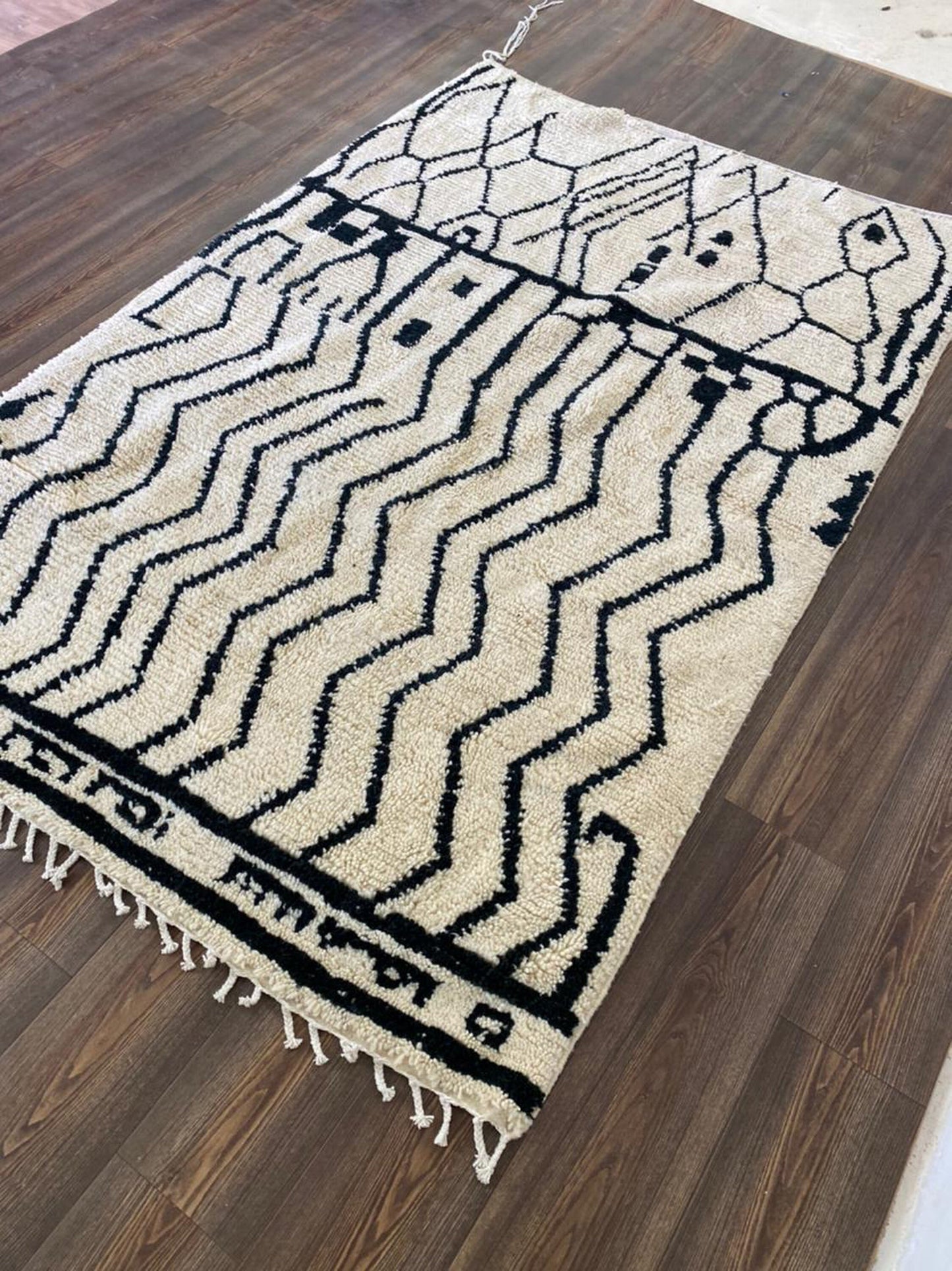 Chevron Large Moroccan area Rug, 8x5 Beni Ourain Woven Rugs.