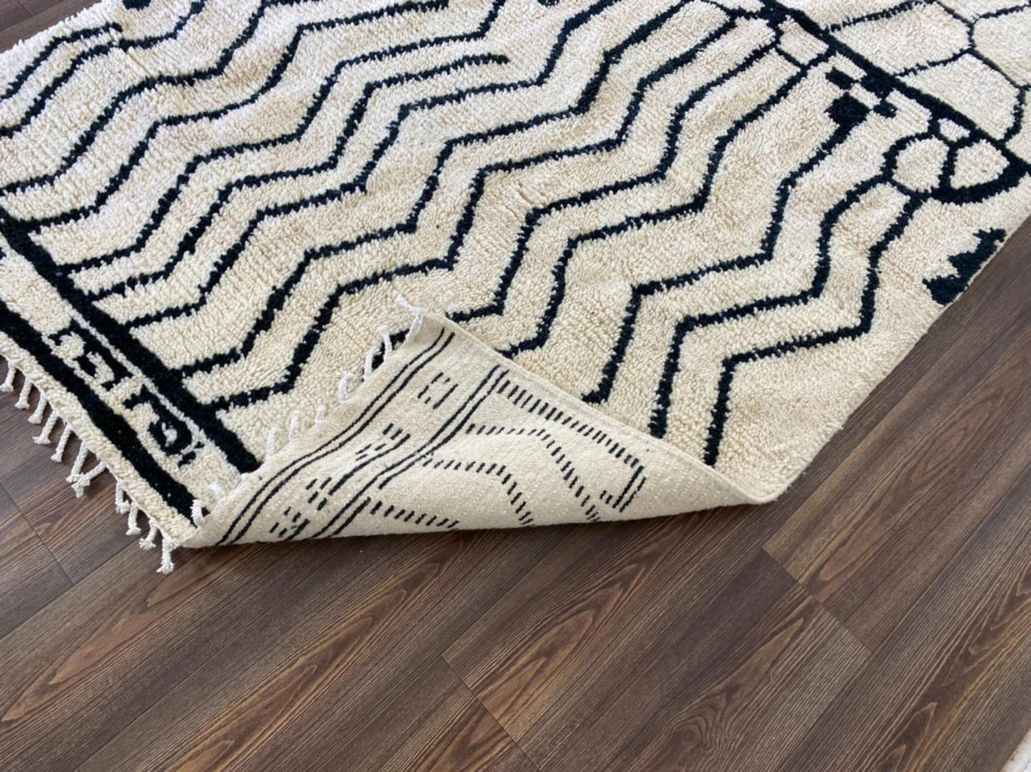 Chevron Large Moroccan area Rug, 8x5 Beni Ourain Woven Rugs.