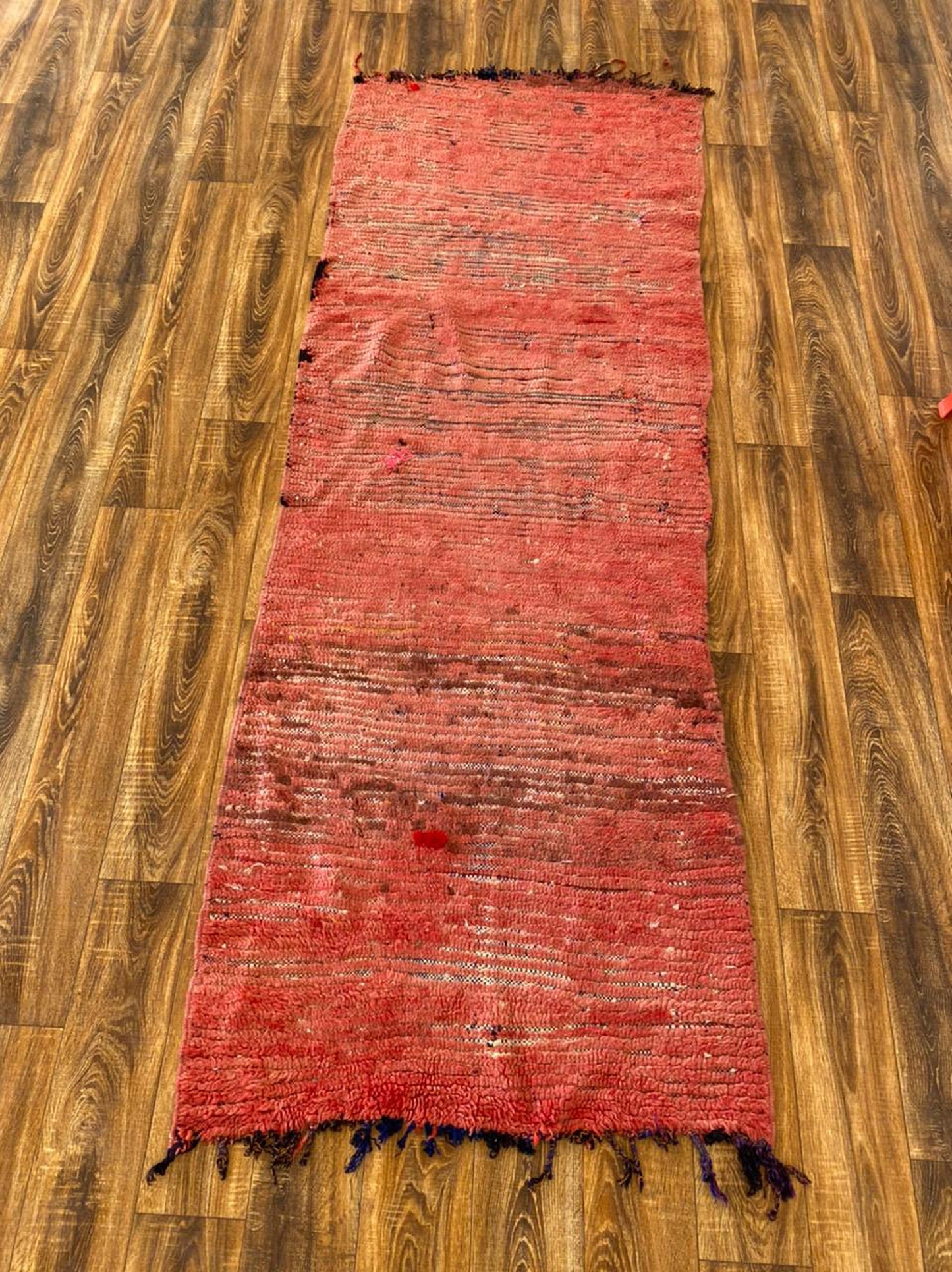 Tapis de couloir marocain en laine, 3x9, tapis berbères vintage rouge délavé.