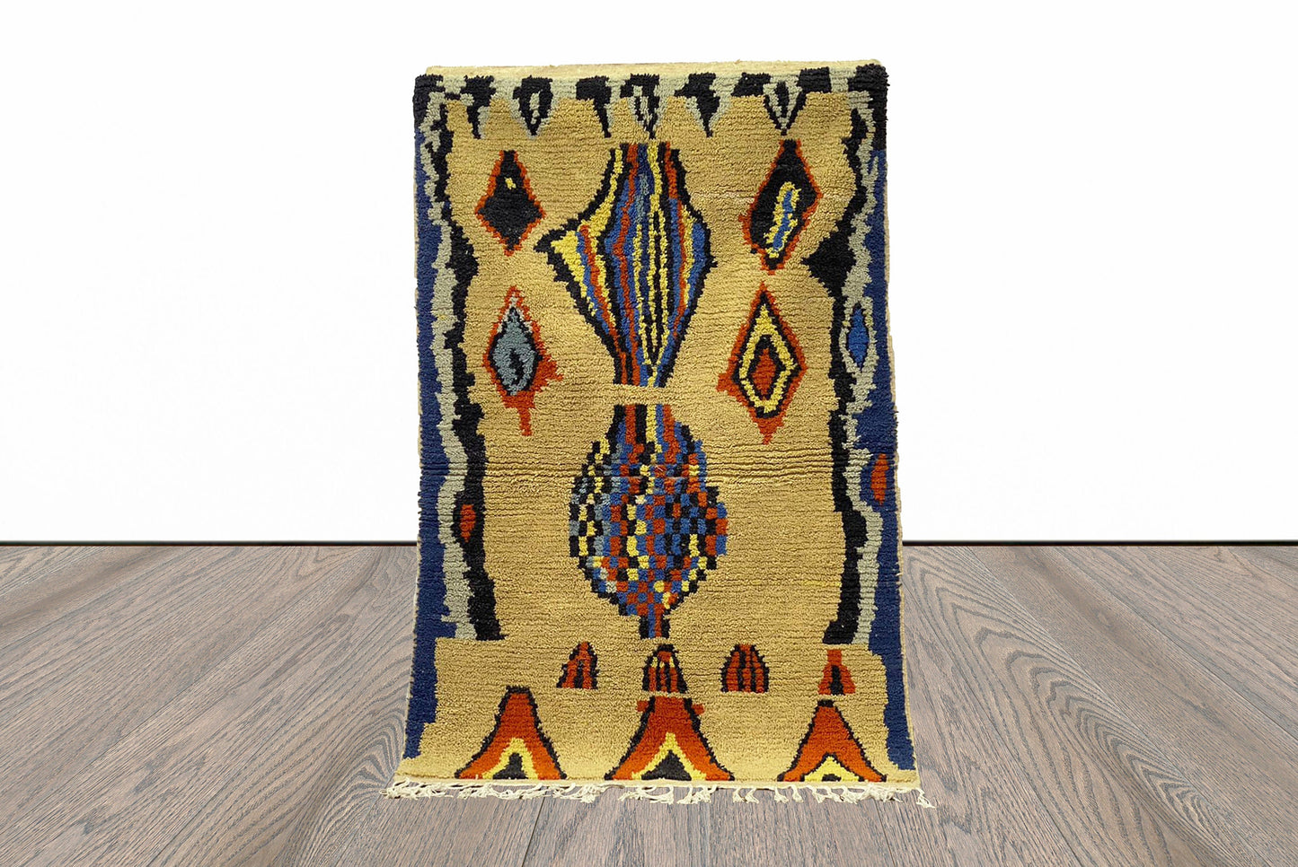 Tapis berbère marocain à poils longs de 6 x 4 pieds.