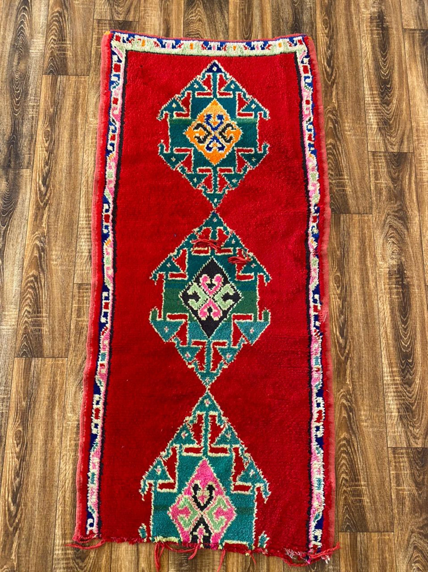 Petit tapis marocain rouge étroit 3x5. Tapis de couloir bohème.