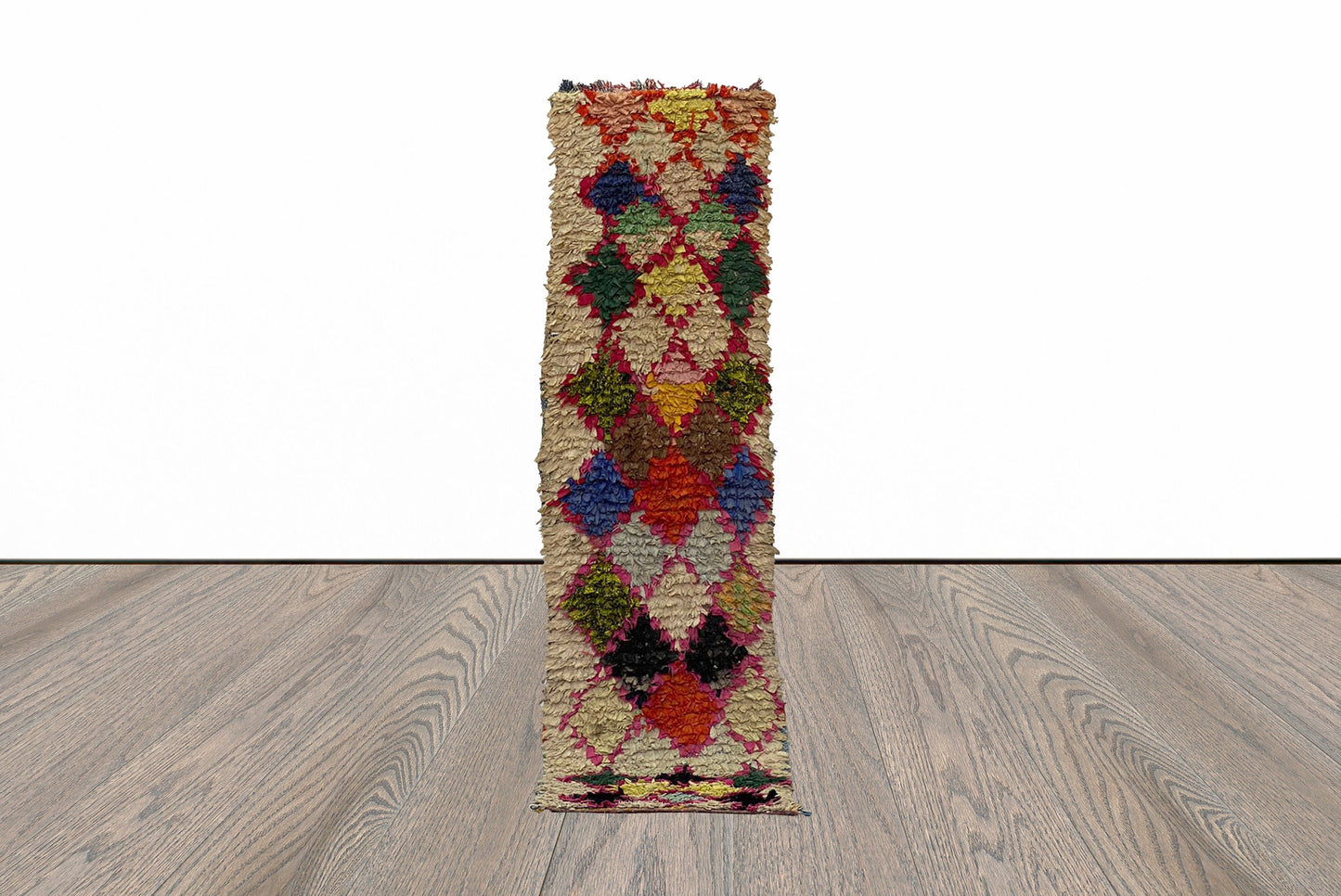 Tapis de couloir Boucherouite à diamants vintage 8x2 pieds.