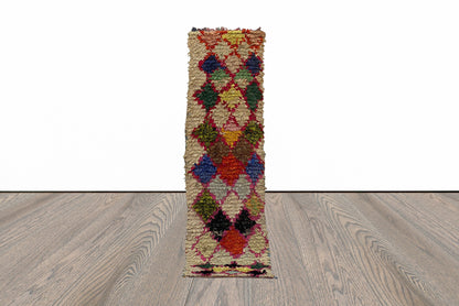 Tapis de couloir Boucherouite à diamants vintage 8x2 pieds.