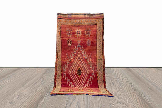 Tapis décoratif marocain vintage en laine 4x9 pieds.