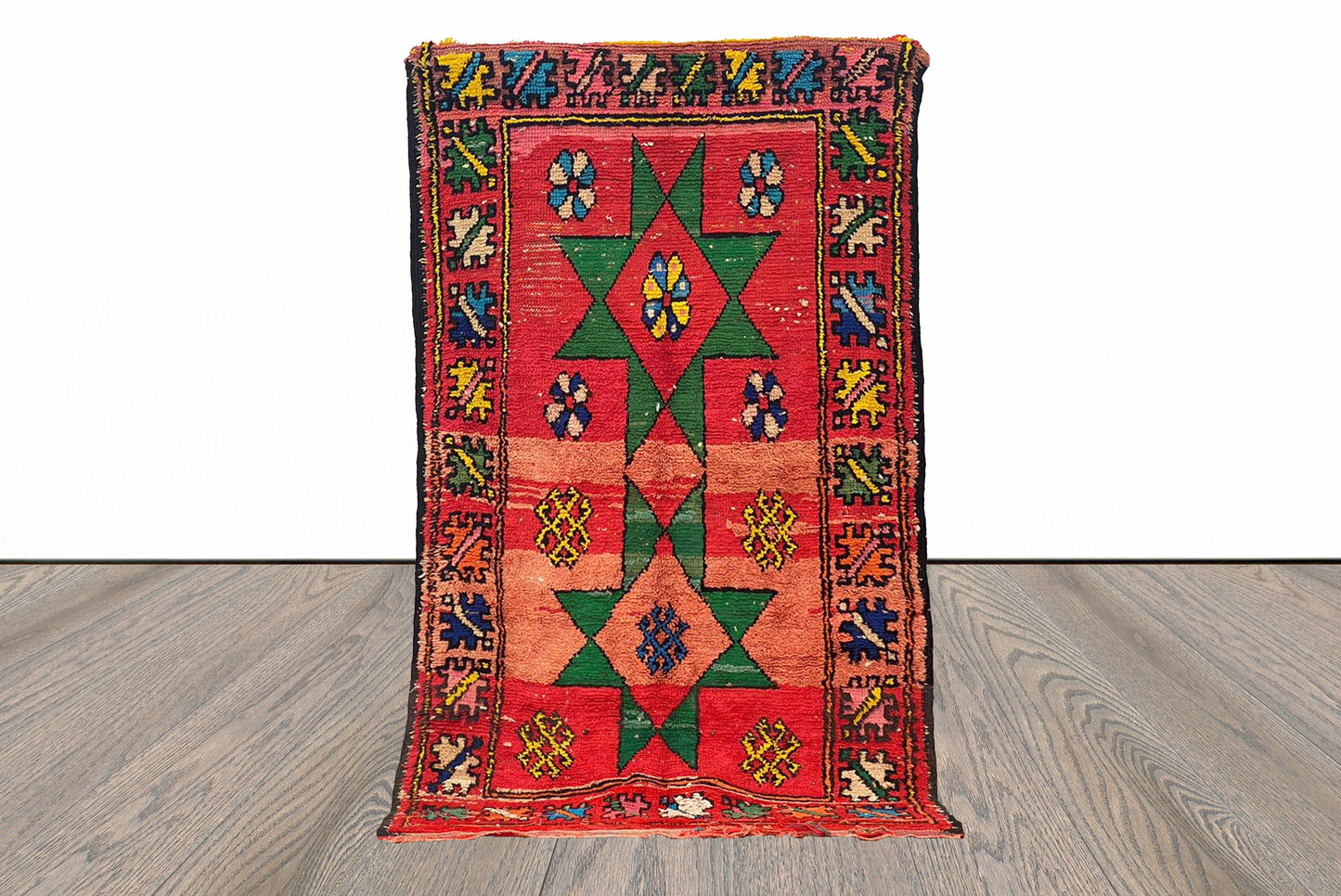 Tapis coureur vintage marocain Azilal rouge 3x6, tapis berbère unique.