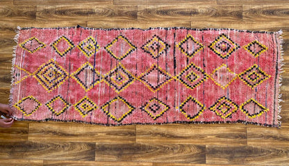 Tapis de couloir rose délavé 3x8, tapis berbère en laine marocaine vintage.