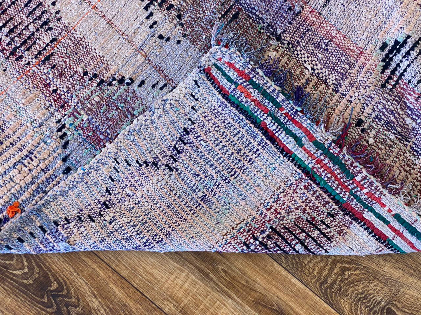 Tapis marocain abstrait délavé, grand tapis vintage à tissage plat 4x7.