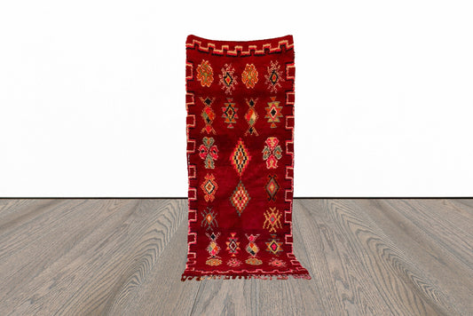 Grand tapis marocain vintage rouge 3x9. Tapis berbère en laine tissé à la main.