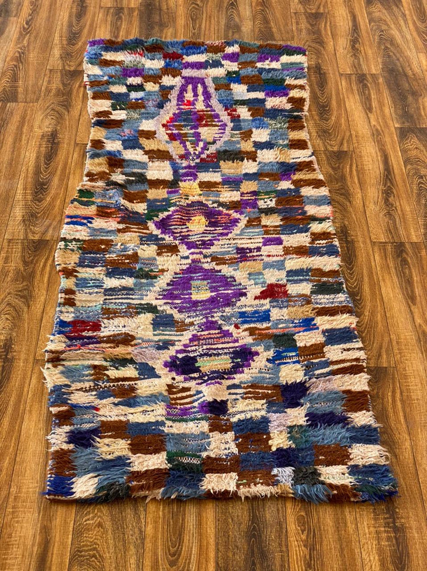 Tapis de couloir berbère marocain à carreaux étroits 3x7.