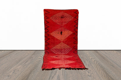 Tapis de couloir marocain vintage rouge abstrait 4x11, tapis de couloir berbère extra long.