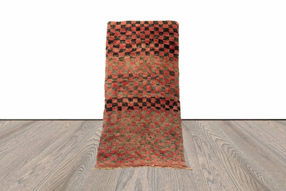 Tapis de couloir rouge vintage 7x3 pieds.