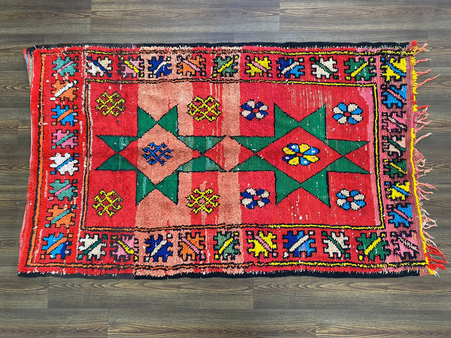 Tapis coureur vintage marocain Azilal rouge 3x6, tapis berbère unique.