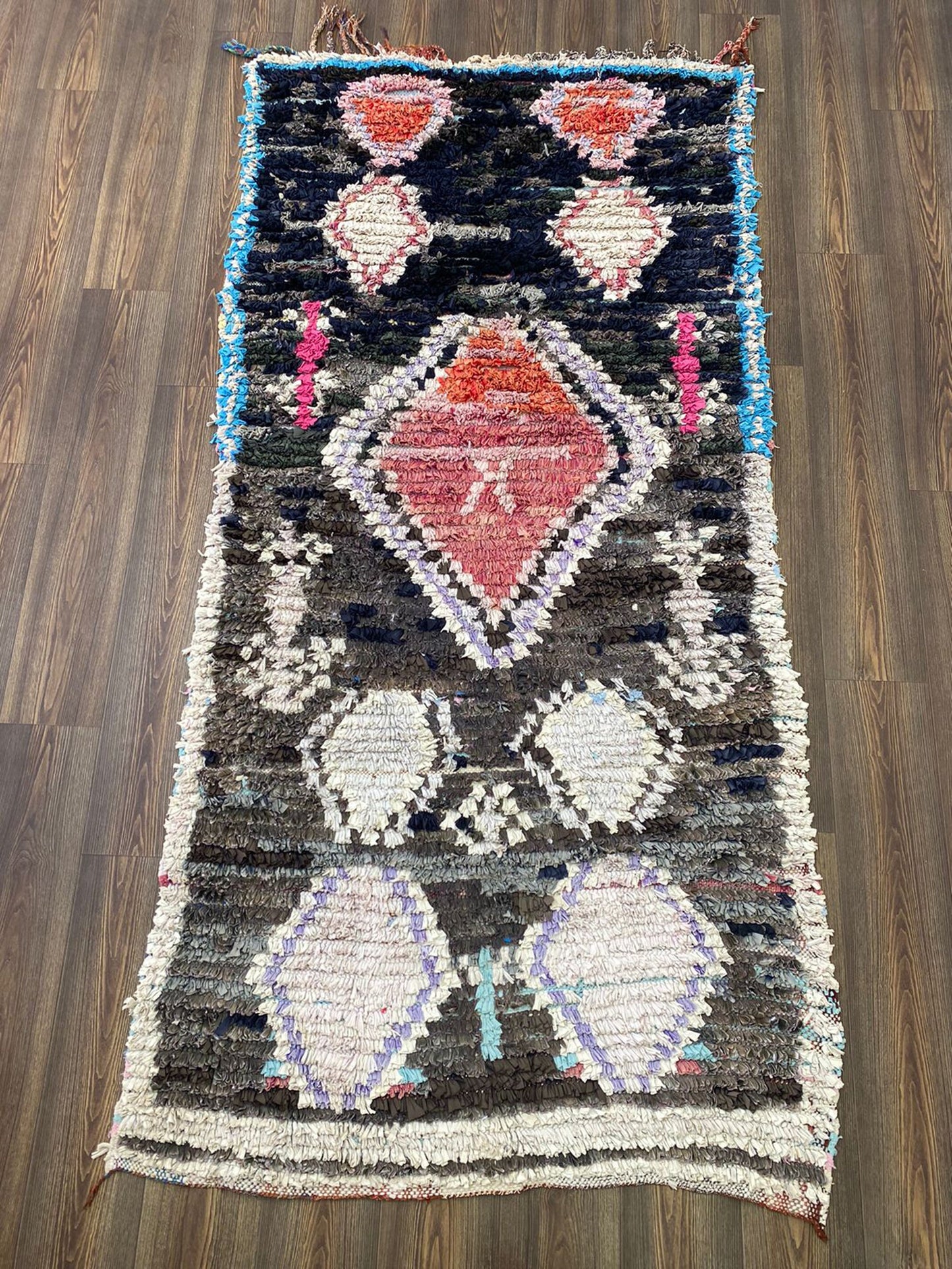 Tapis marocain Boucherouite vintage à poils longs de grande taille 4x8, tapis tissé berbère.