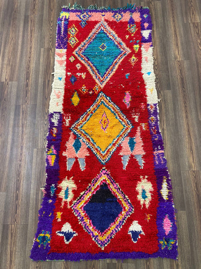 Tapis vintage tissé en losanges 3x7, tapis de couloir rouge marocain.