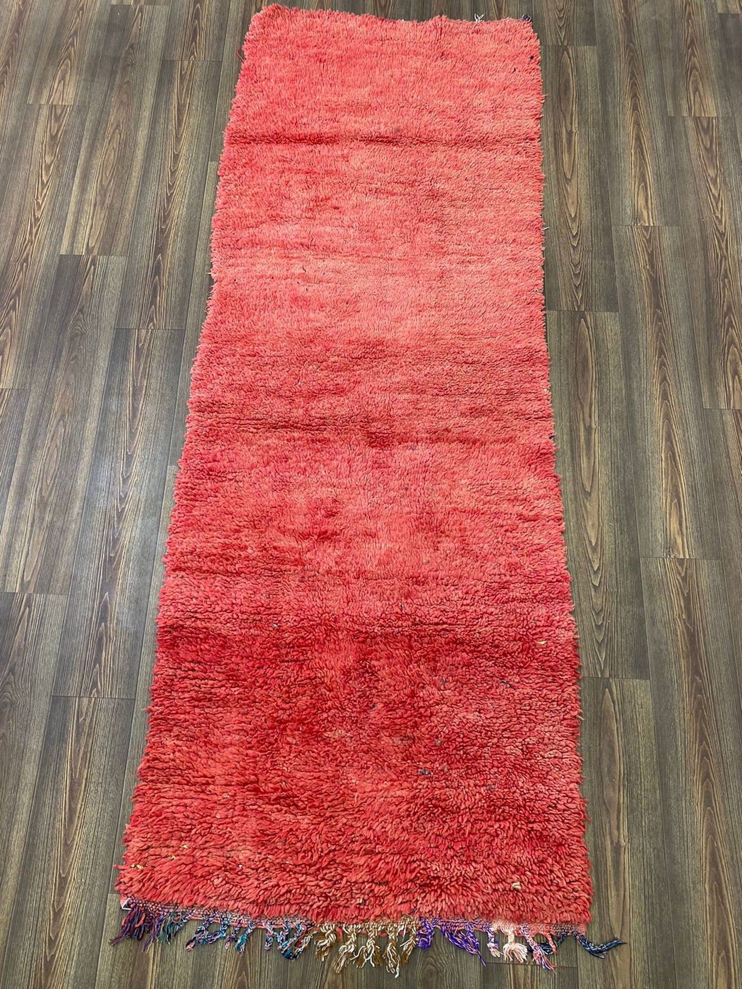 Tapis berbères marocains 3x9, tapis de couloir uni rouge vintage.