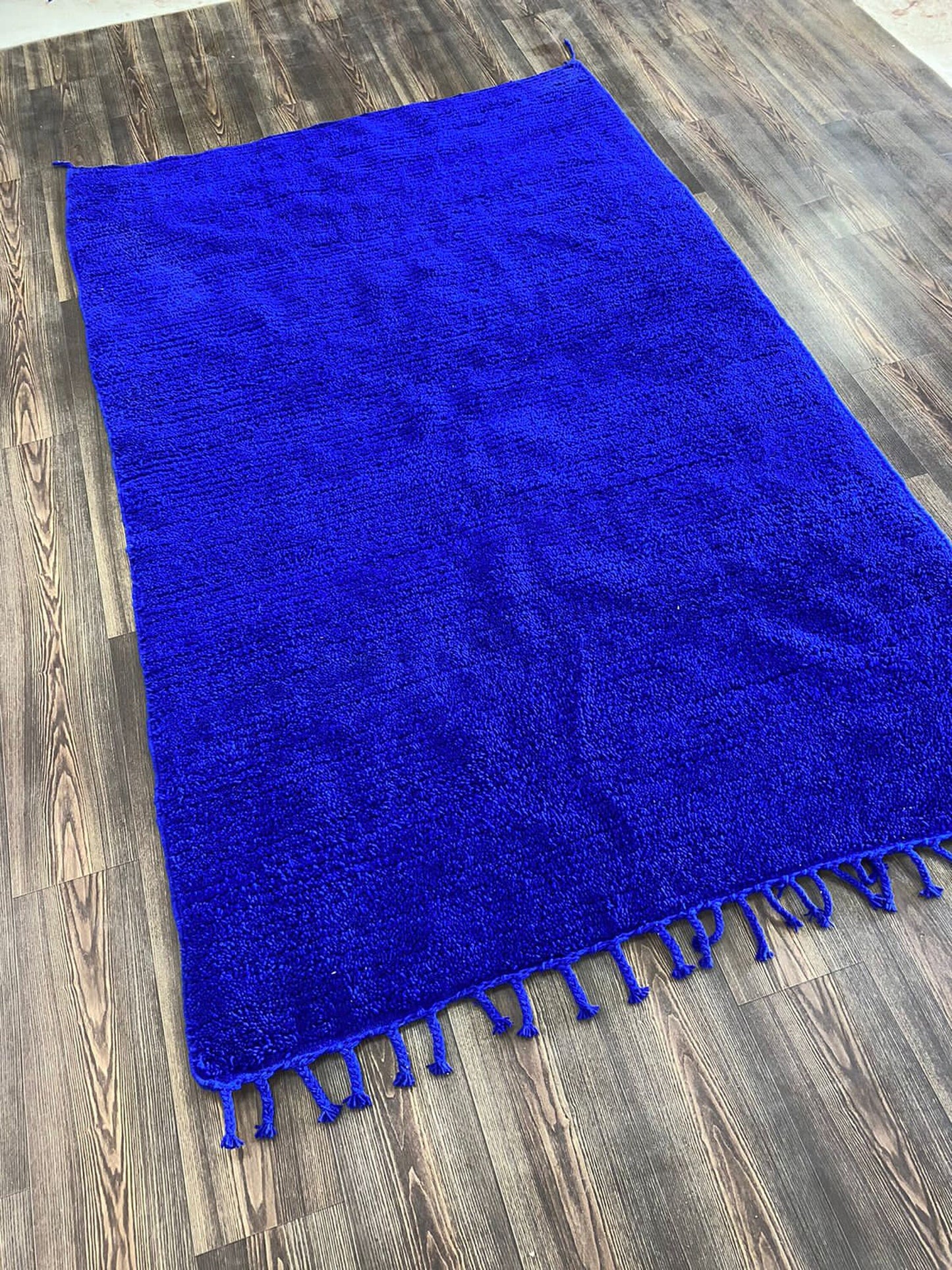 Tapis bleu uni, tapis berbère marocain, tapis en laine personnalisé, cadeau pour une nouvelle maison, tapis Beni Ourain.