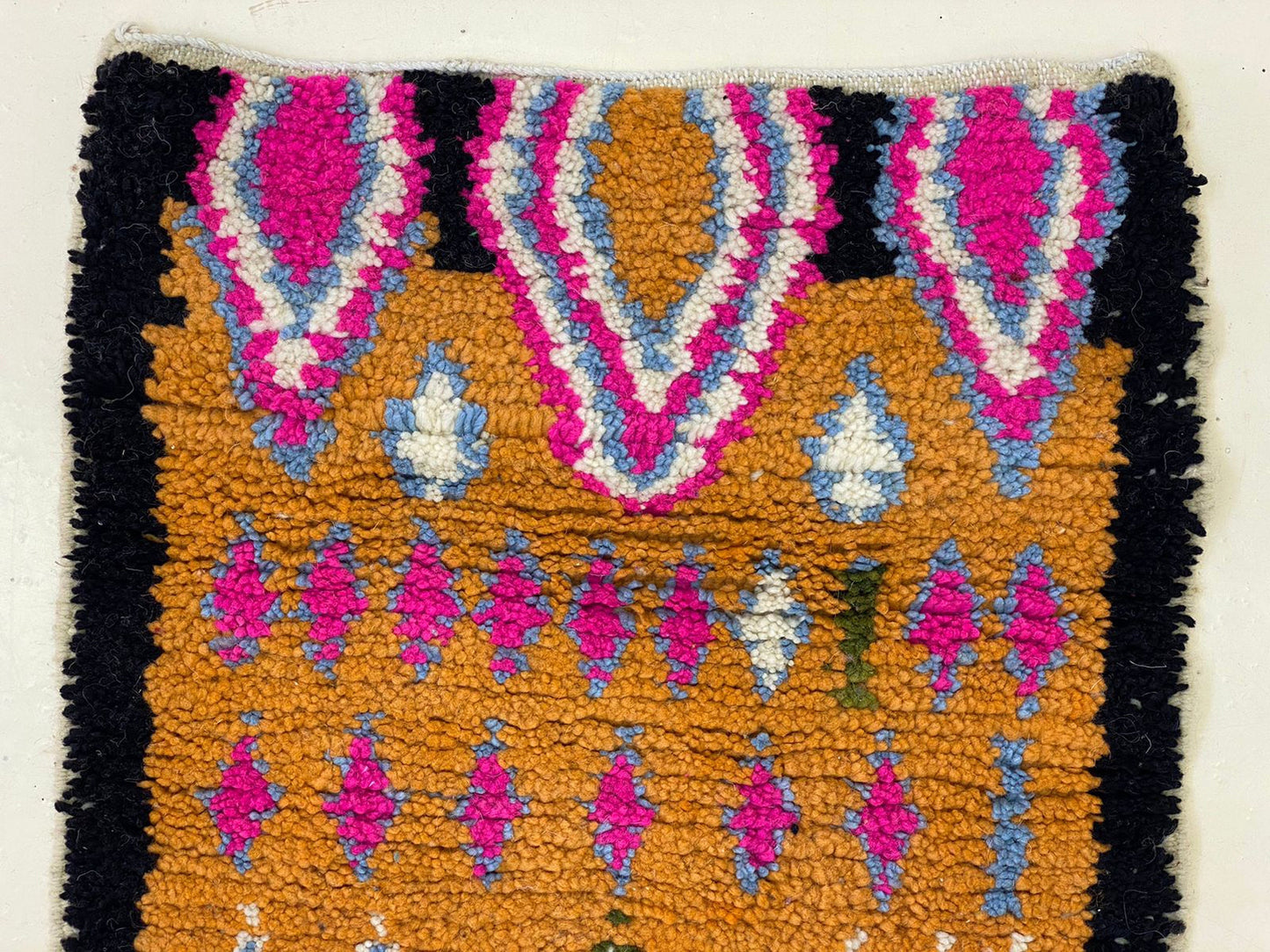 Tapis berbères. Tapis tribal marocain tissé à la main