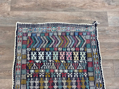 Petit tapis marocain tissé à plat vintage 3x4.