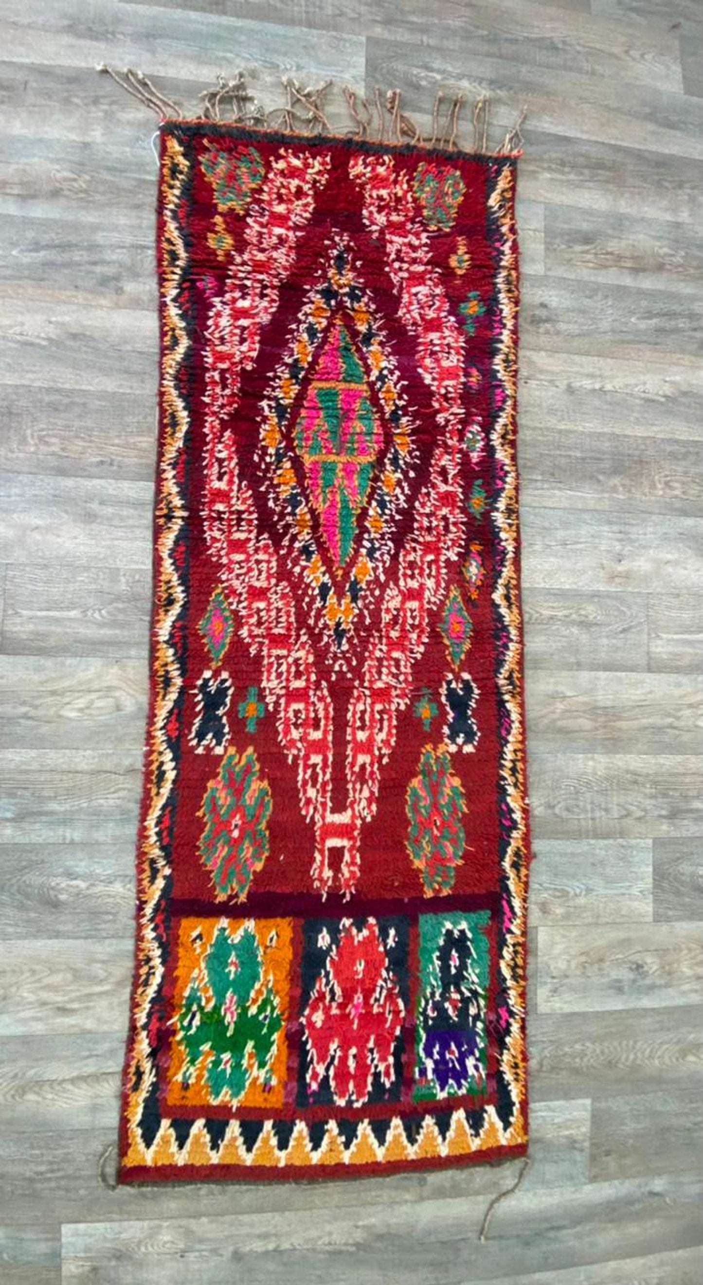 Tapis marocain étroit et abstrait 3x8.