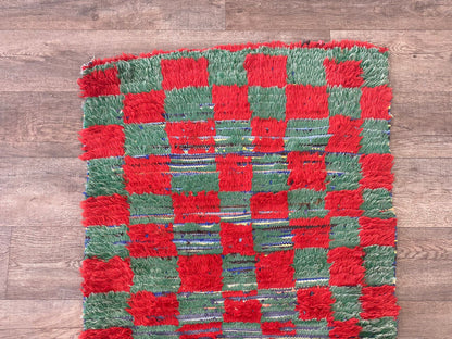 Tapis de couloir marocain à carreaux rouges et verts 3x6.