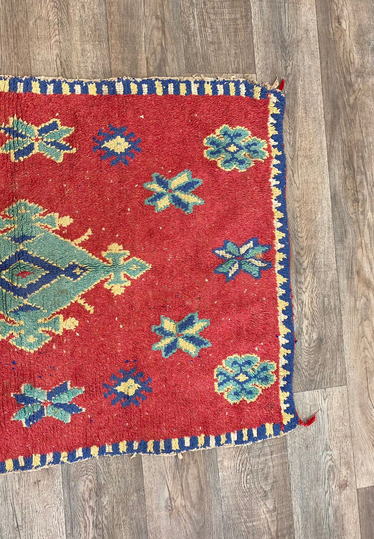 Petits tapis tissés bohèmes marocains de 3 x 5 pieds.