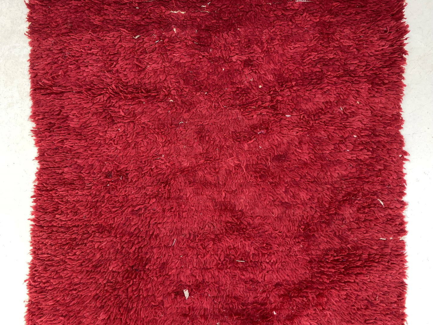 Tapis de couloir berbère marocain en laine rouge 4x10 pi.