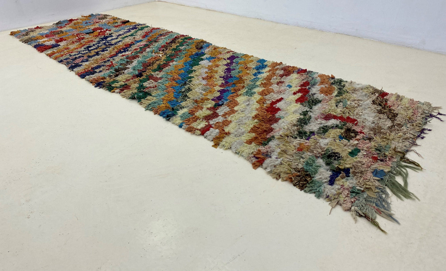 Tapis de couloir délavé à carreaux 3x10, tapis de couloir vintage marocain.