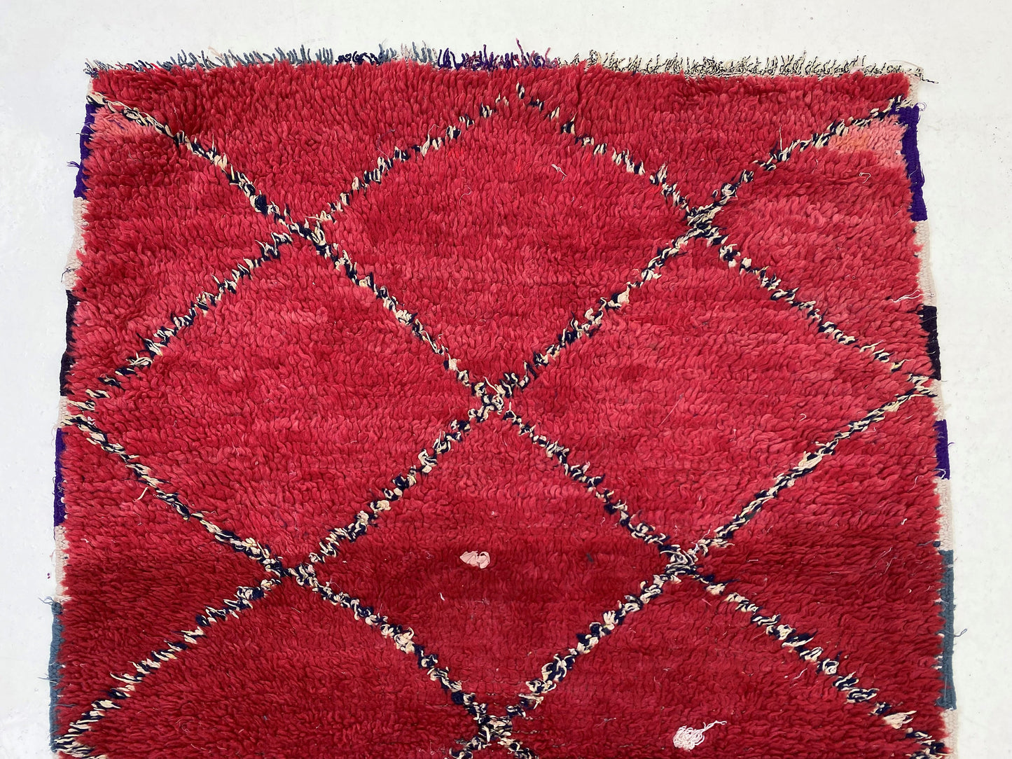 Tapis marocain à losanges rouges 4x6, tapis berbère vintage.