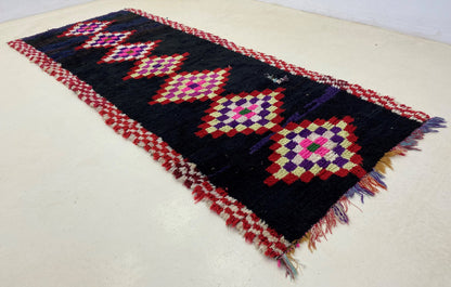 Tapis de couloir marocain à losanges 4x9, tapis de couloir vintage étroit.