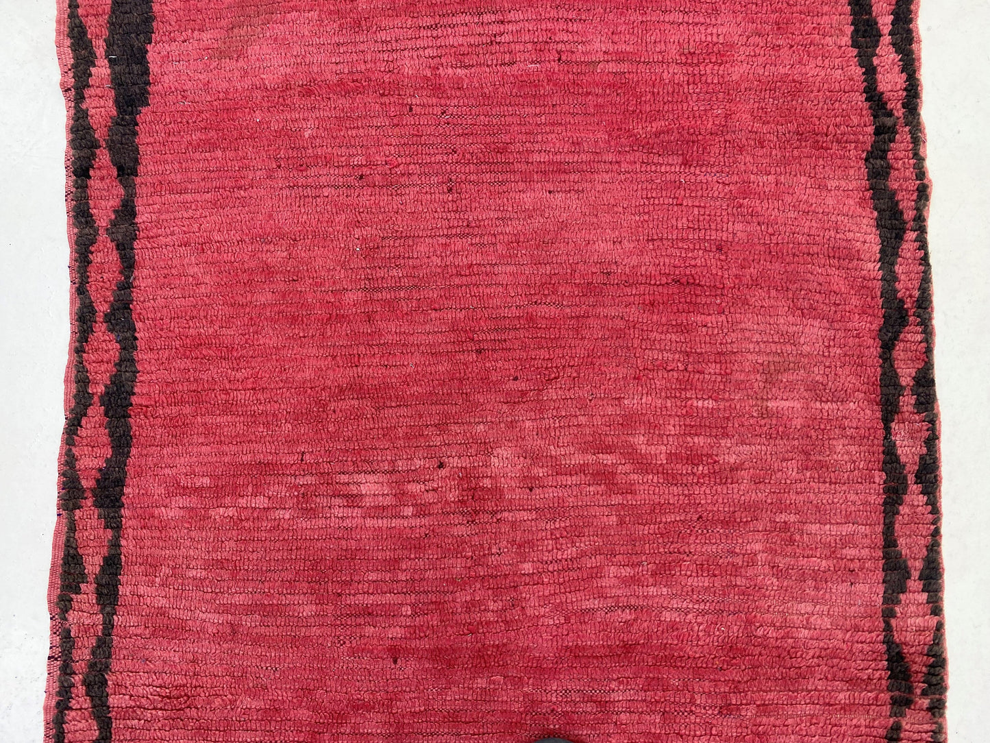 Long tapis marocain rouge 8x4, tapis berbères vintage.