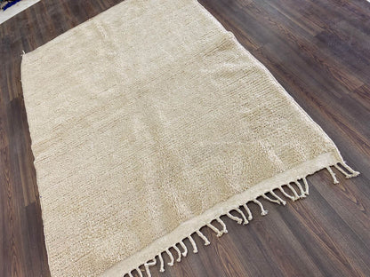 Tapis beige personnalisé, tapis marocain berbère en laine unie - Cadeau pour la maison - Tapis faits à la main pour le salon.