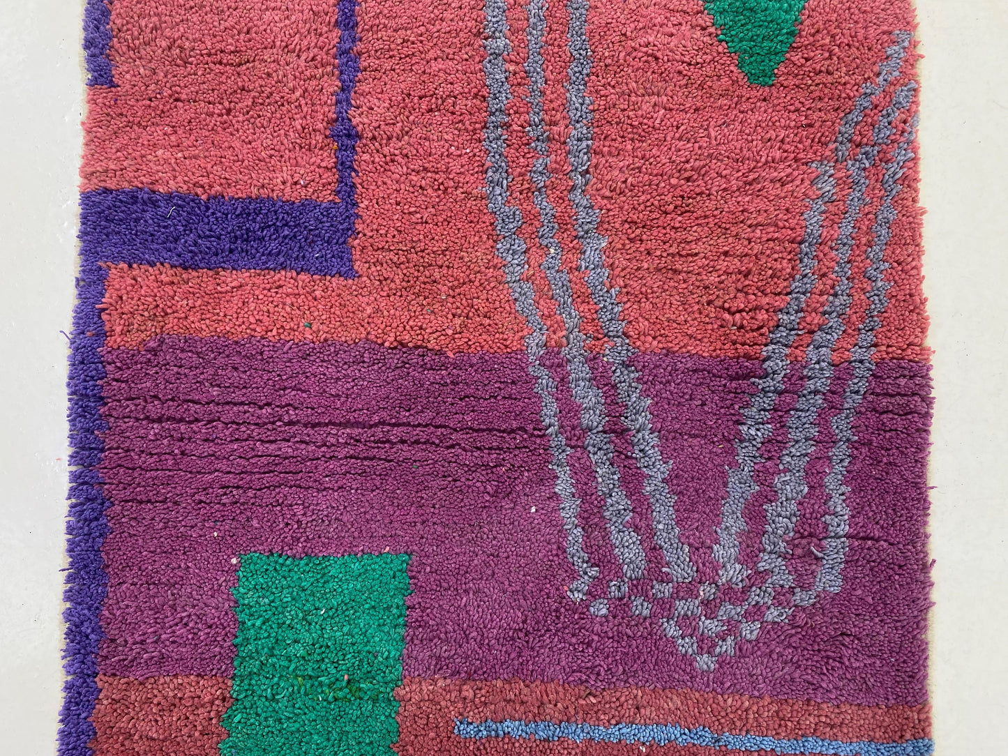 Tapis berbère marocain, tapis en laine fait main sur mesure, tapis berbère noué à la main.