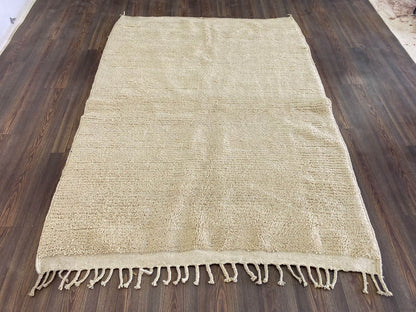 Tapis beige personnalisé, tapis marocain berbère en laine unie - Cadeau pour la maison - Tapis faits à la main pour le salon.