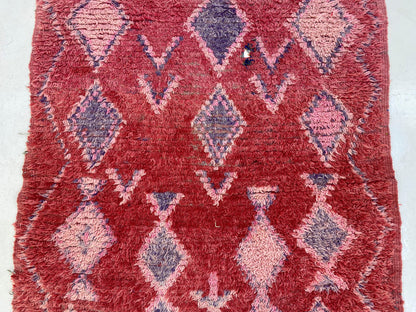 Tapis de couloir vintage rouge marocain 4x8, tapis de couloir berbère étroit.