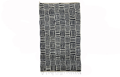 Tapis personnalisé, tapis berbères en laine faits à la main noir et blanc, tapis marocain pour un espace confortable.