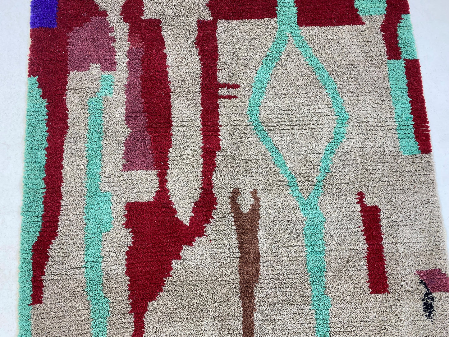 Tapis berbère marocain, tapis berbères en laine faits à la main, design unique et coloré pour votre maison.