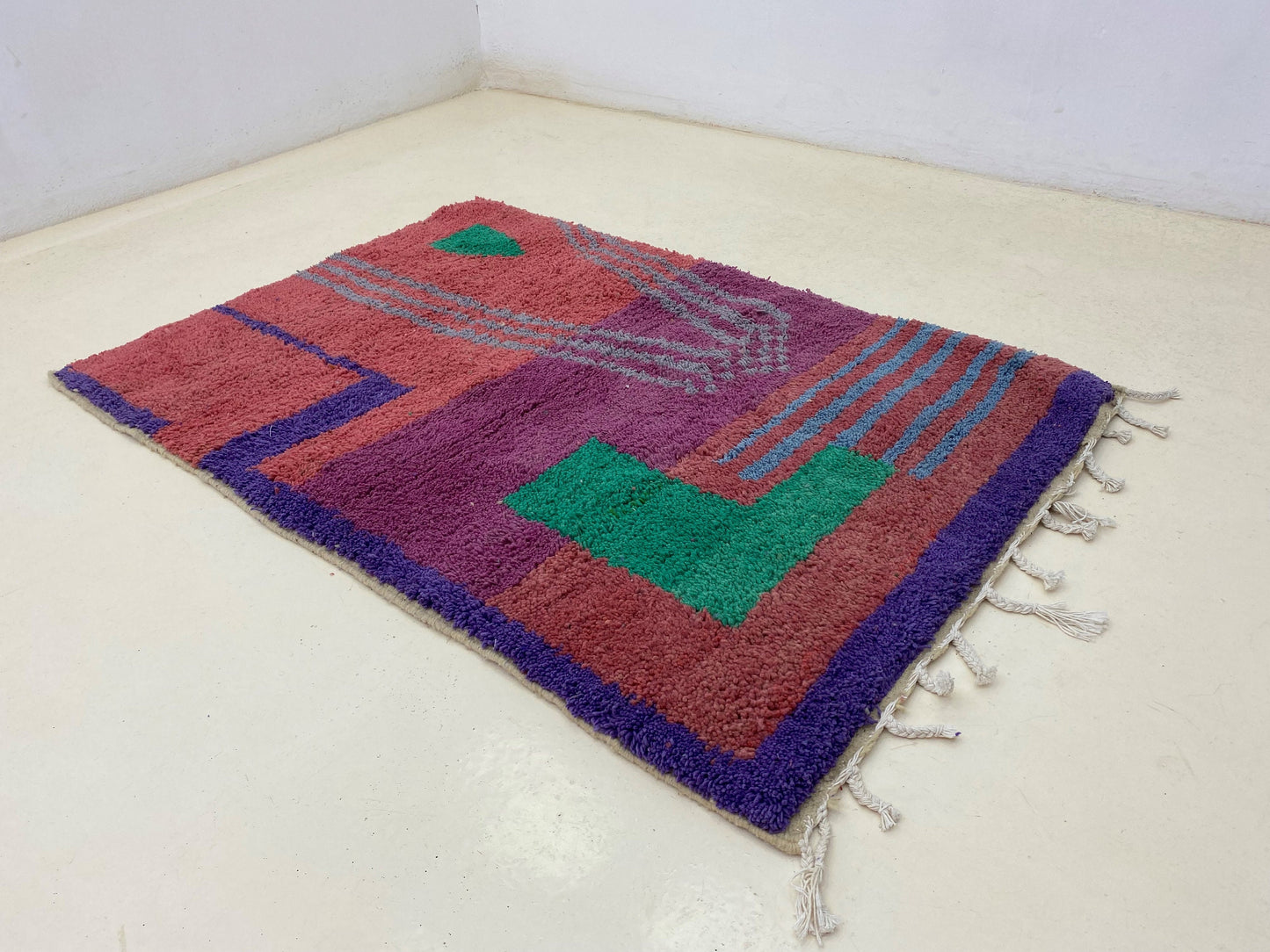 Tapis berbère marocain, tapis en laine fait main sur mesure, tapis berbère noué à la main.