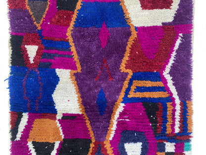 Tapis marocain personnalisé, tapis coloré unique fait à la main.