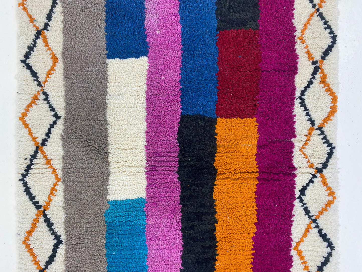 Tapis berbère marocain personnalisé, tapis sur mesure sur commande, tapis unique fabriqué à la main.