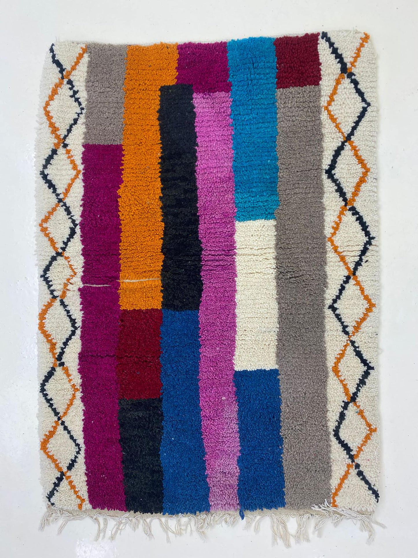 Tapis berbère marocain personnalisé, tapis sur mesure sur commande, tapis unique fabriqué à la main.