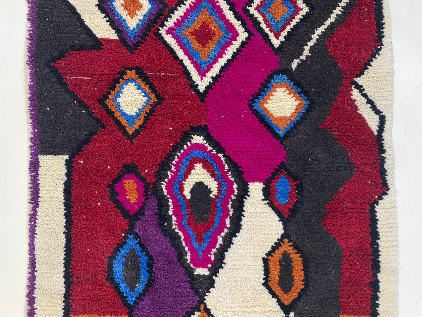 Tapis marocain vibrant sur mesure, tapis de décoration intérieure unique, tapis marocain coloré personnalisé.